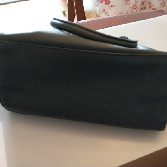 Kenneth Cole ladies handbag - Picture 4 of 7